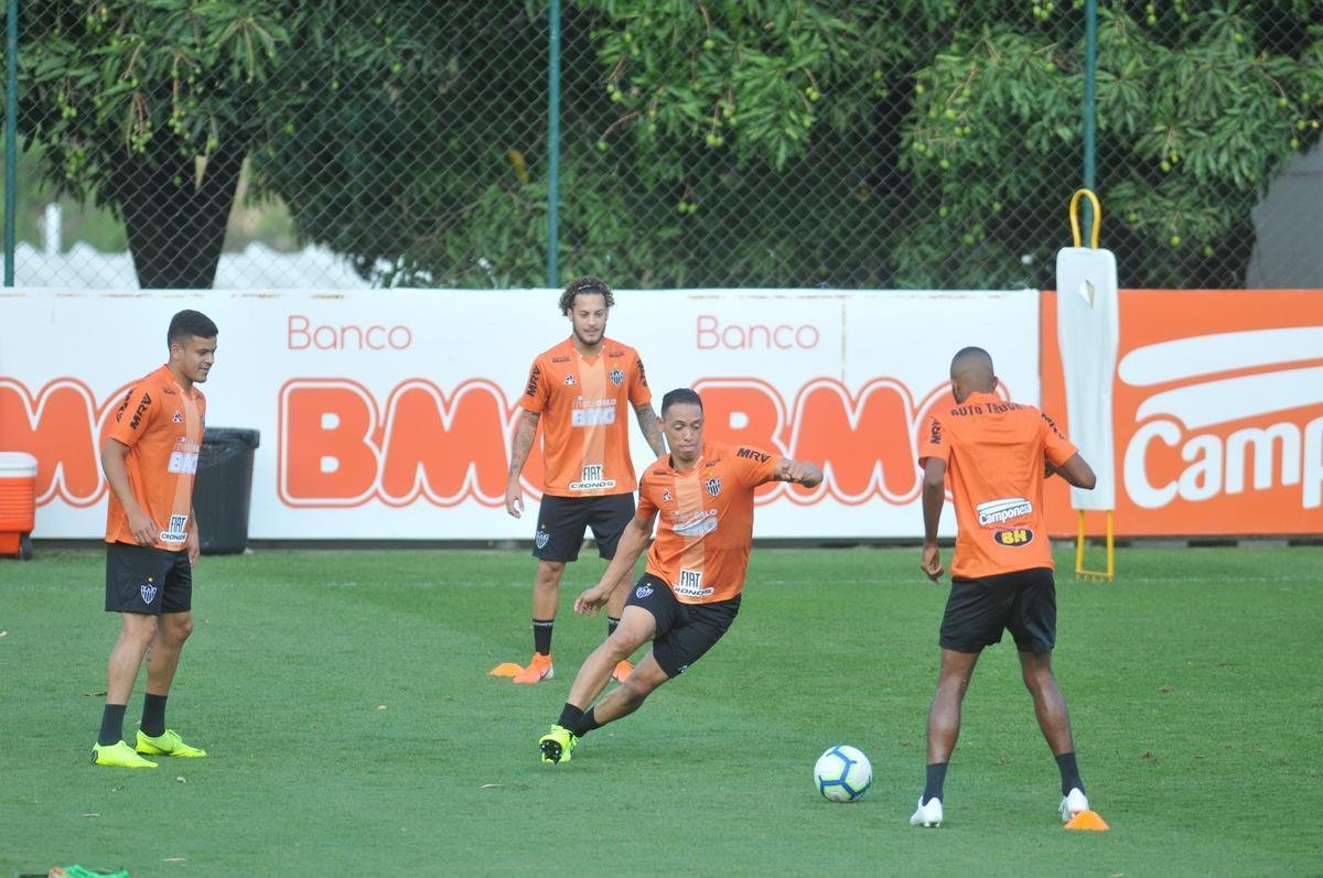 Veja fotos do treino na Cidade do Galo 