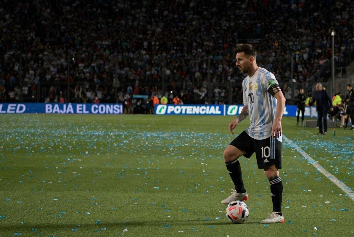 Sem Neymar, Brasil encarou a Argentina em clssco agitado pelas Eliminatrias