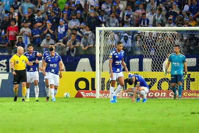 Cruzeiro foi derrotado pelo CSA no Mineirão em 2019