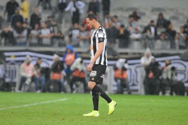 Atltico perdeu por 4 a 3 para o Coln nos pnaltis e foi eliminado da Copa Sul-Americana. Goleiro argentino Burin defendeu penalidades de Rver e Cazares