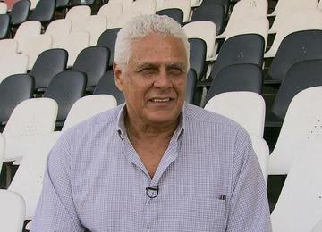 Aos 68 anos, o ex-jogador lutava contra um câncer no intestino desde o fim de 2021