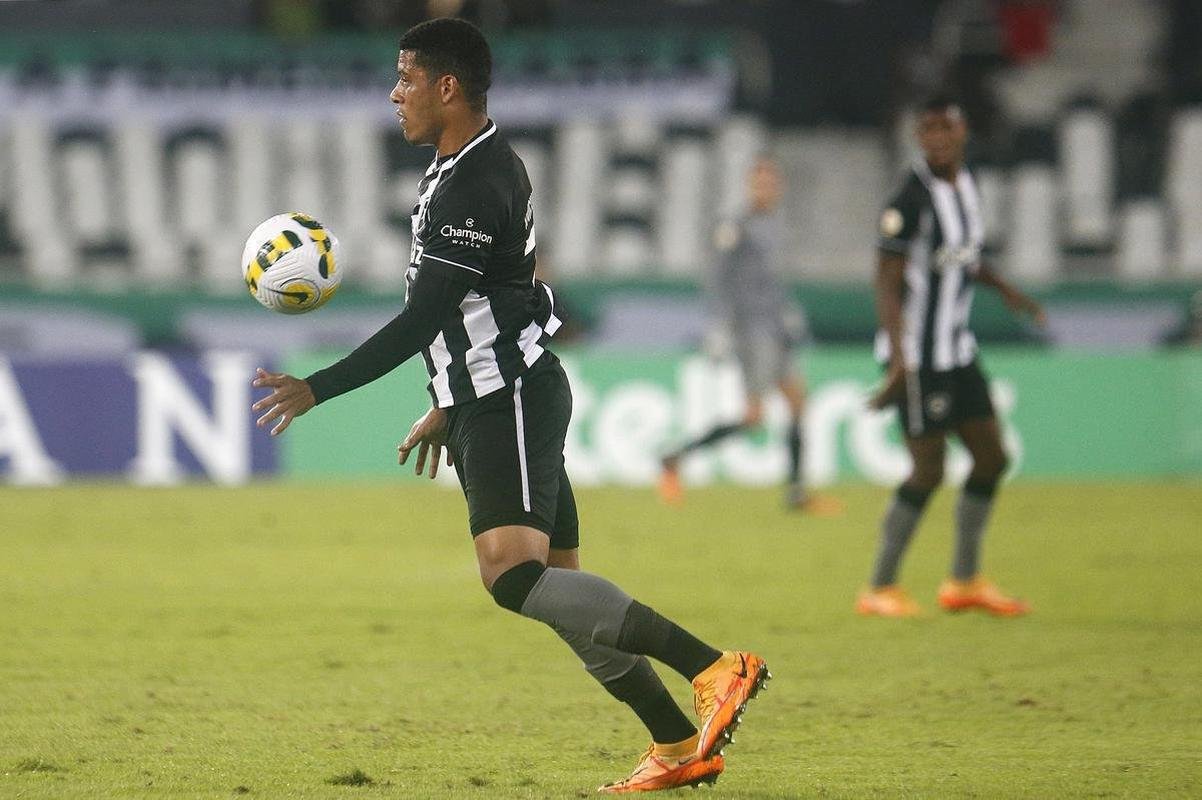 Fotos da partida entre Botafogo e Amrica, pelo duelo de volta das oitavas de final da Copa do Brasil. Jogo foi realizado nesta quinta-feira (14), no estdio Nilton Santos, na cidade do Rio de Janeiro.