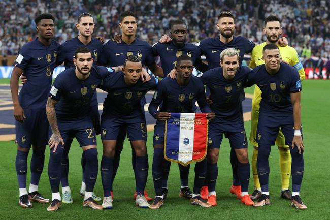 Entrada de Argentina e Frana no campo do Estdio Icnico de Lusail para a final da Copa do Mundo foi um espetculo  parte. Veja fotos do show de fogos, de luzes e da execuo dos hinos nacionais dos dois pases