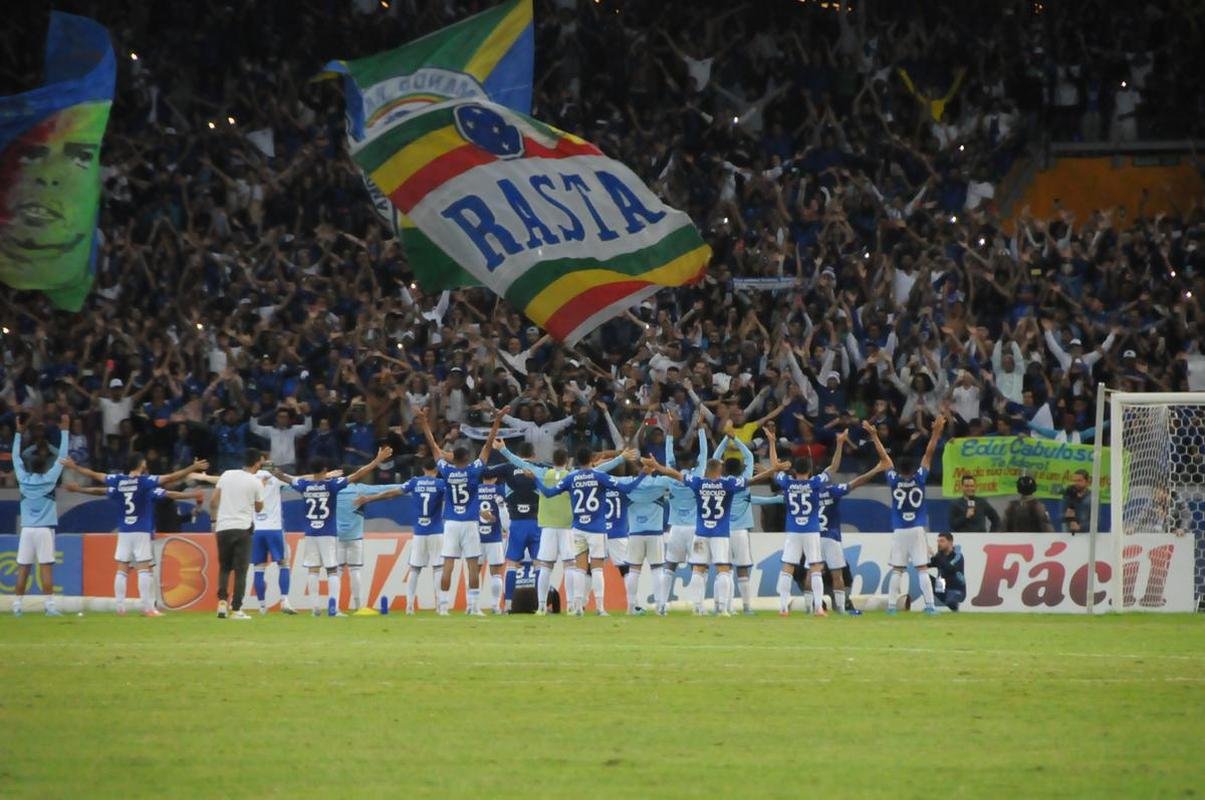 Torcedores do Cruzeiro no jogo com o Vila Nova, no Mineiro