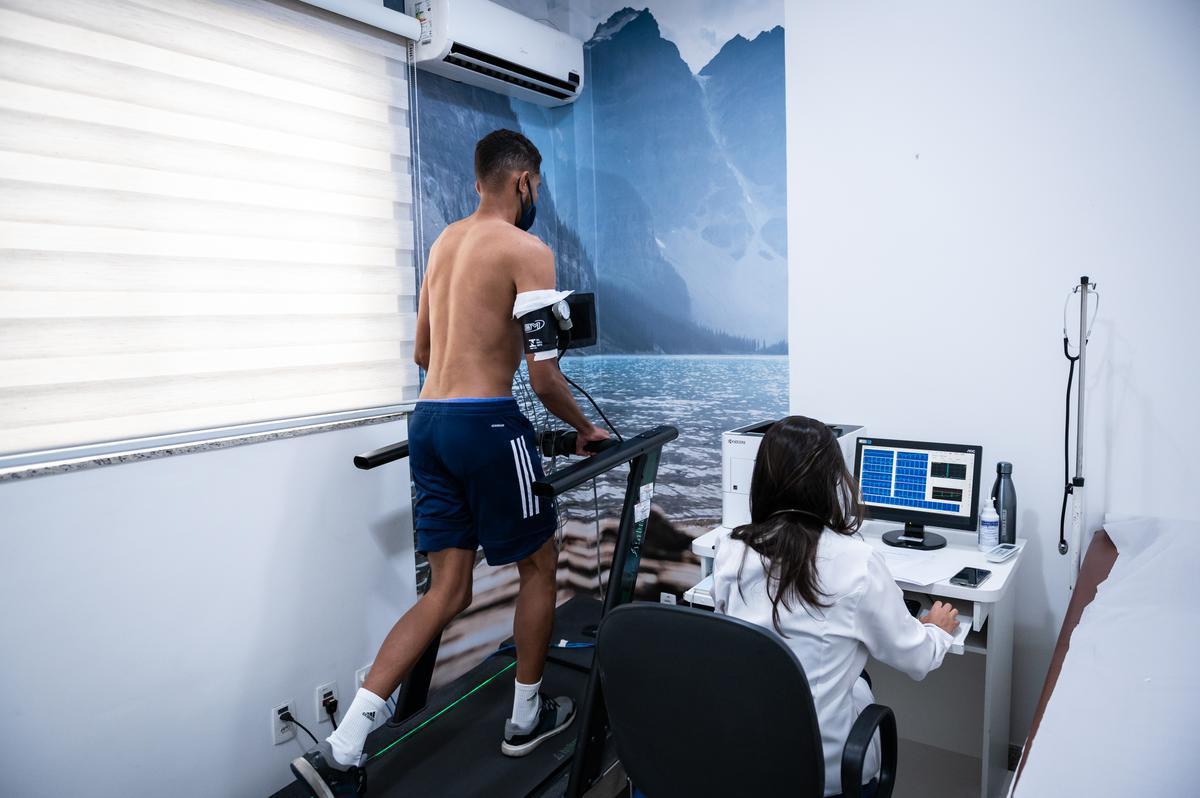 Jogadores do Cruzeiro passaram por exames de pré-temporada nesta quarta (27/01)