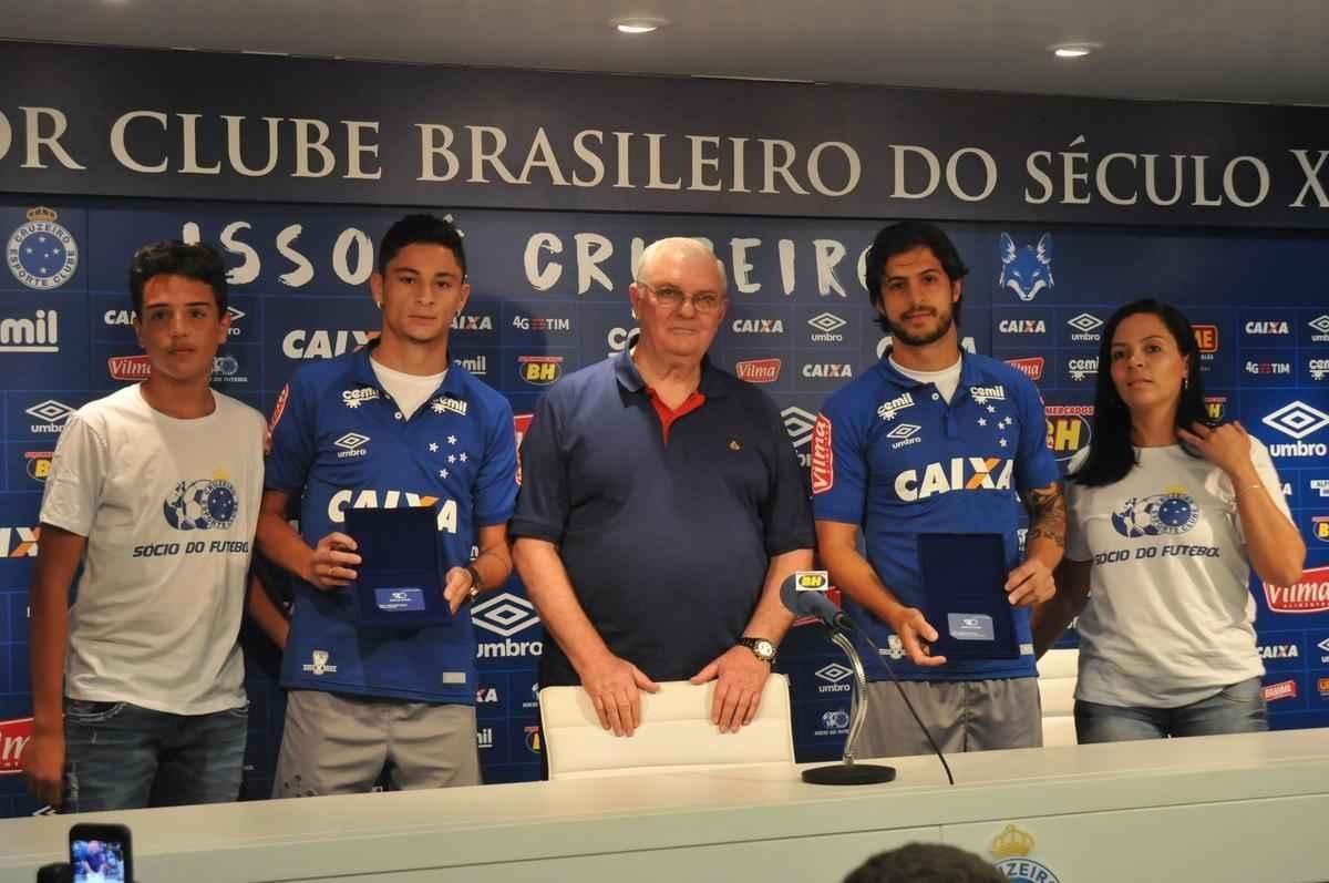 Diogo Barbosa e Hudson foram apresentados pelo presidente Gilvan de Pinho Tavares