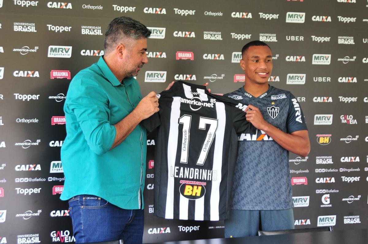 Fotos da apresentao e primeiro treino de Leandrinho no Atltico
