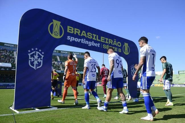 Fotos do jogo entre Guarani e Cruzeiro, no Brinco de Ouro, em Campinas, pela 17 rodada da Srie B do Campeonato Brasileiro