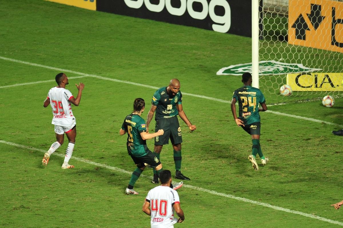 Amrica e Botafogo-SP se enfrentaram no Independncia, pela 35 rodada da Srie B