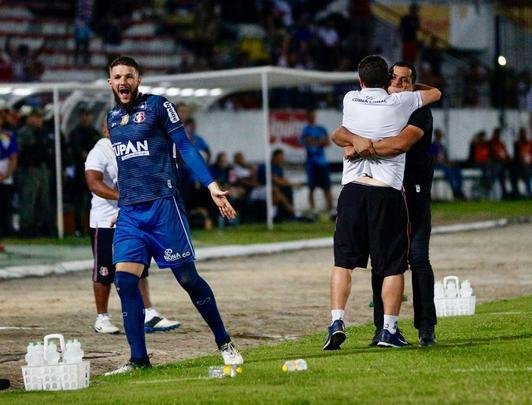Santa Cruz e ABC entraram em campo pelo jogo da volta da terceira fase da Copa do Brasil