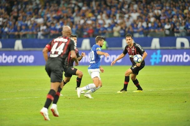 Cruzeiro conseguiu marcar no segundo tempo, com Arrascaeta, mas sofreu empate no fim com Bergson