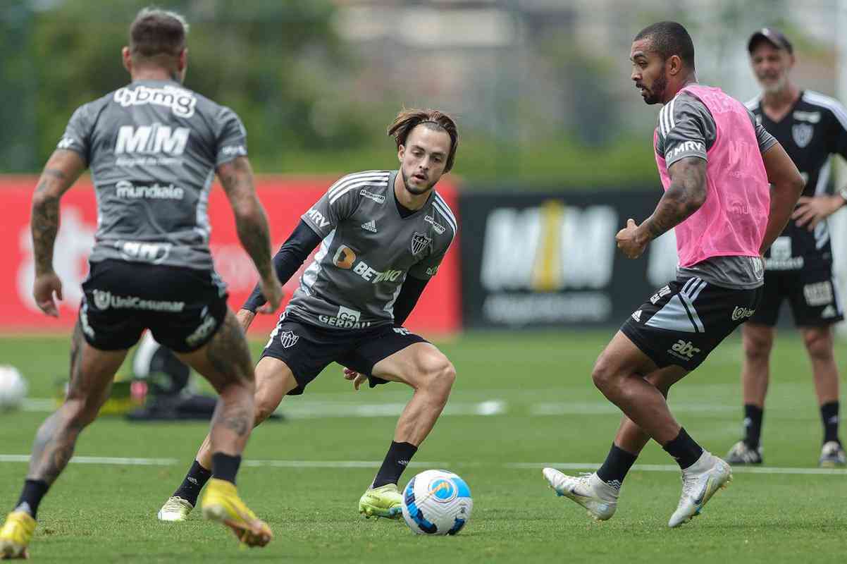 Atltico teve um dia de folga aps o empate com o Cruzeiro no clssico. Elenco de Coudet retomou atividades na Cidade do Galo na tarde desta quarta-feira (15/2).