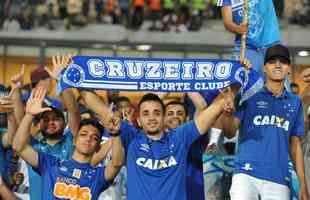 Torcedores do Cruzeiro na partida contra o Palmeiras no Mineiro