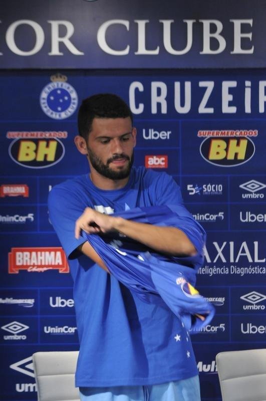 Cruzeiro apresentou o volante Jadson e o lateral-direito Luis Orejuela, primeiros reforos para a temporada