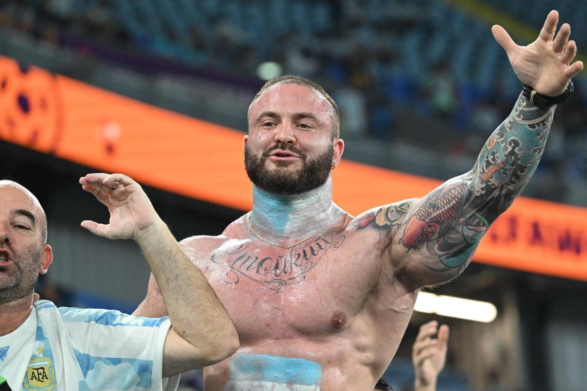 Fotos das torcidas de Argentina e Polnia durante jogo entre as duas selees pelo Grupo C da Copa do Mundo, no Estdio 974, em Doha, no Catar
