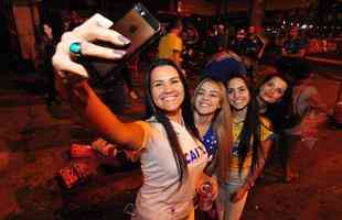 Torcedores do Cruzeiro fazem viglia de 24 horas no Mineiro para aguardar a primeira partida da final da Copa do Brasil contra o Corinthians, nesta quarta-feira, s 21h45. Evento foi divulgado na internet e reuniu dezenas de fanticos. Movimento foi lanado em 2013, antes de jogo decisivo com o Grmio, pelo Campeonato Brasileiro, e j havia se repetido em 2017 antes da deciso da Copa do Brasil.