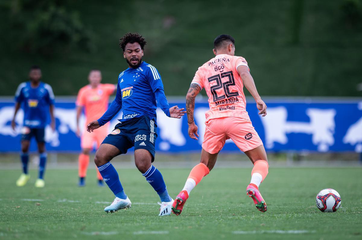 Imagens do jogo-treino entre Cruzeiro e Bolívar, neste sábado (20/2), na Toca da Raposa II. Time celeste venceu por 1 a 0