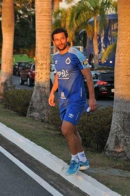 Cruzeiro iniciou sua intertemporada nesta segunda-feira na Toca da Raposa II. Tcnico Mano Menezes contou com elenco completo. Grupo agora comea preparao para decises com Atltico na Copa do Brasil, River Plate na Copa Libertadores e 29 rodadas restantes do Campeonato Brasileiro