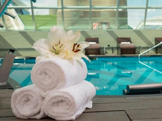 O hotel que abriga o Atltico tem cassino, shopping, spa, piscina, academia e quadras 