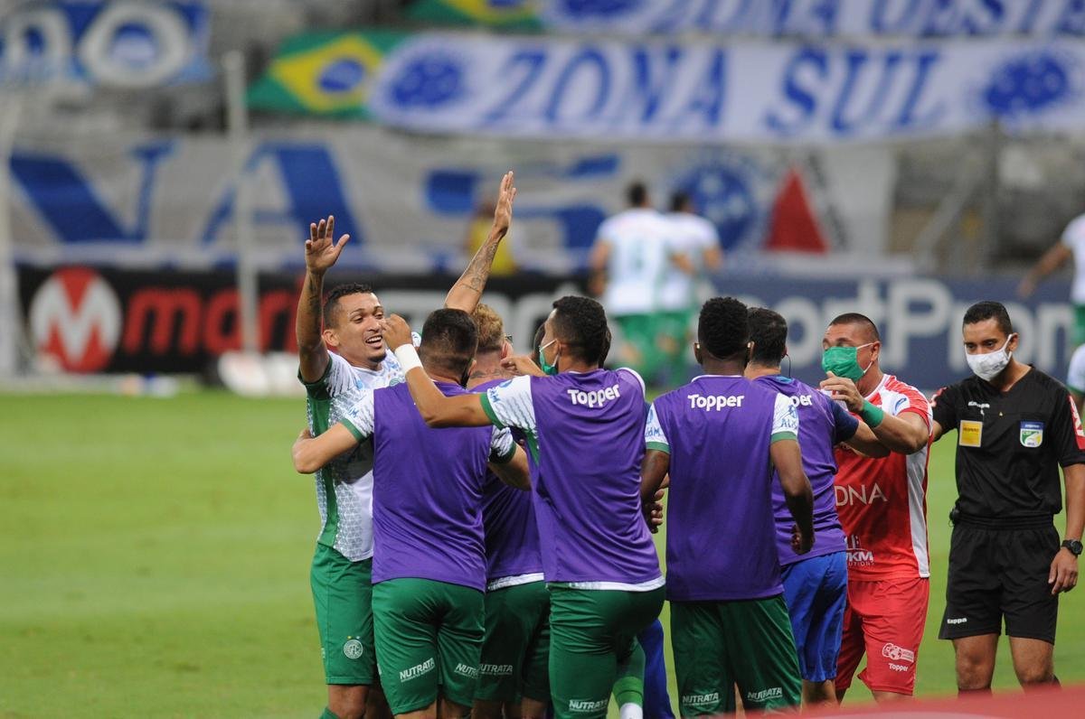 Murilo Rangel abriu o placar para o Guarani em chute perfeito no ngulo esquerdo de Fbio