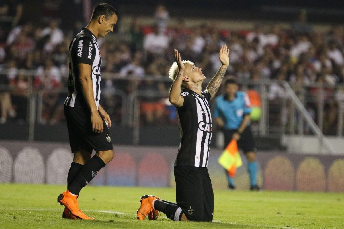 Atlético saiu atrás, conseguiu virada com Róger Guedes e Ricardo Oliveira, mas cedeu empate no Morumbi
