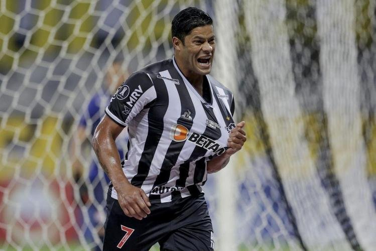 1 Lucas Pratto, Savarino e Hulk (foto) - 12 gols