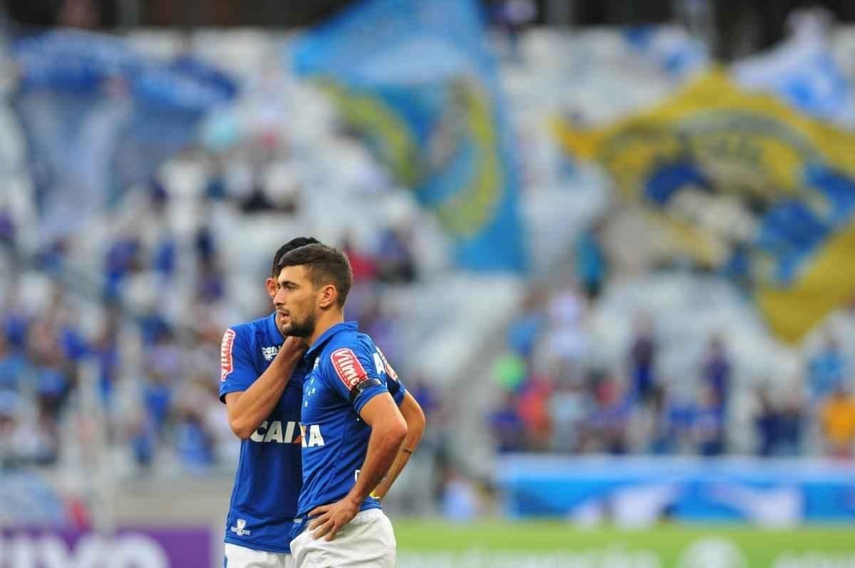 Partida no Mineiro marcou as estreias de Cruzeiro e So Paulo no Campeonato Brasileiro