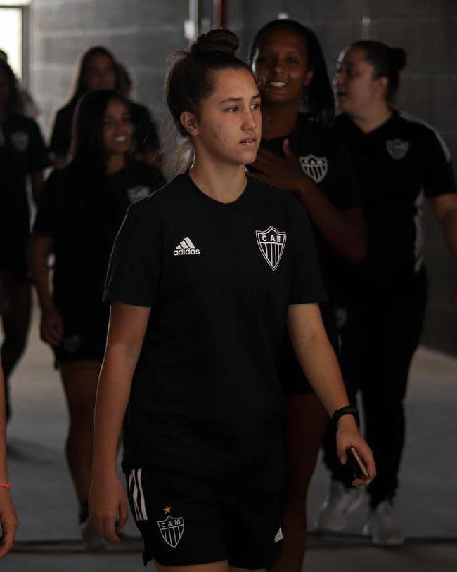 Jogadoras do Atltico visitam Arena MRV, que tem 92% das obras concludas 