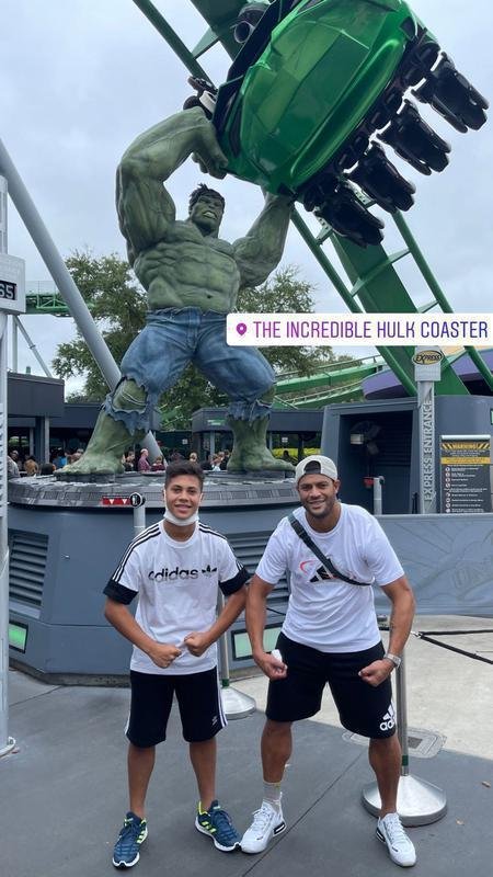 Atacante Hulk passa frias com a famlia