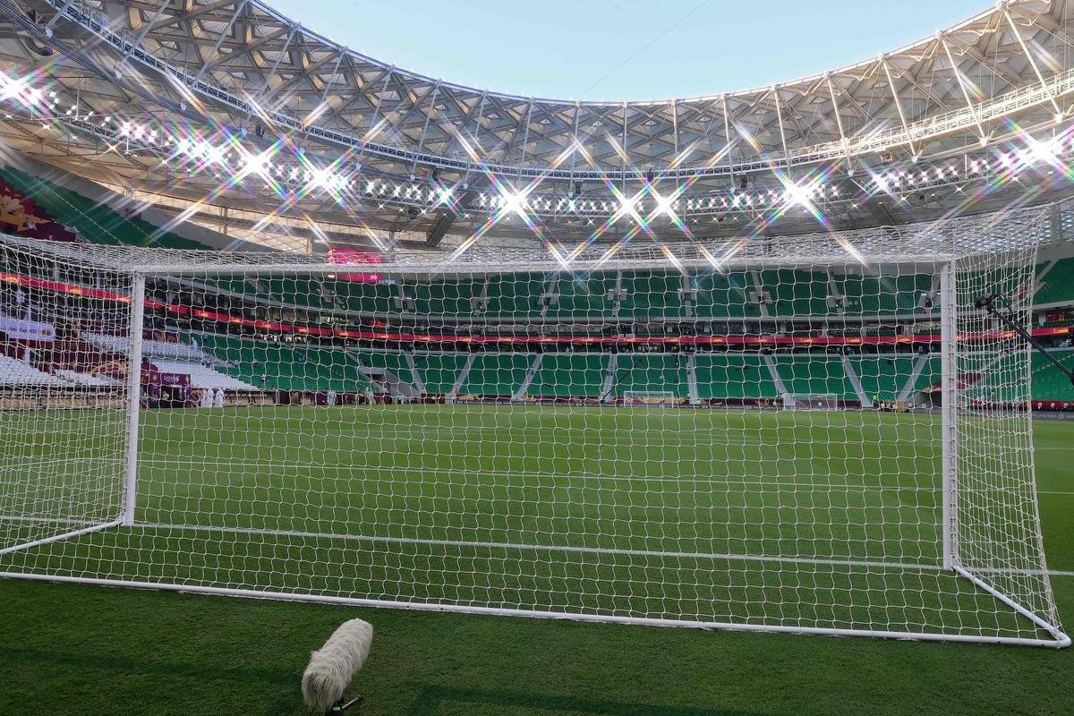 Estdio Al Thumama: arena da Copa tem capacidade para 40 mil torcedores e fica em Doha, capital do Catar. Foi projetado por pessoas nascidas no pas e reflete tradio familiar catari
