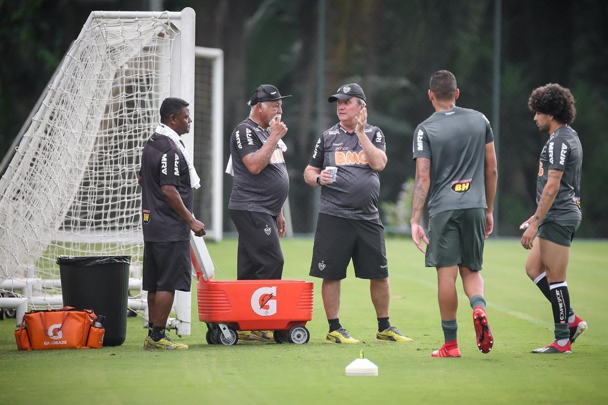 Em busca de reao na Libertadores, Atltico treinou na tarde deste domingo, na Cidade do Galo, antes de viagem para Montevidu, local da partida contra Nacional 