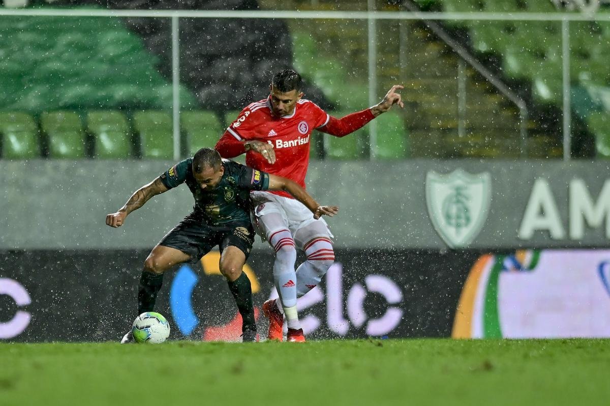Fotos do jogo entre Amrica e Internacional, no Independncia, em Belo Horizonte, pelas quartas de final da Copa do Brasil