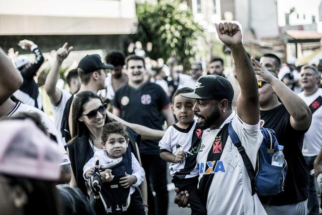 1° - Vasco - 327 milhões