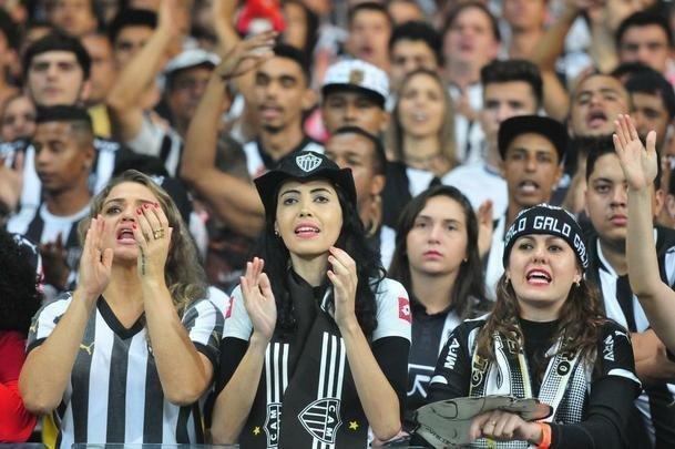 Imagens das torcidas de Atltico e Grmio, no Mineiro, pela deciso da Copa do Brasil