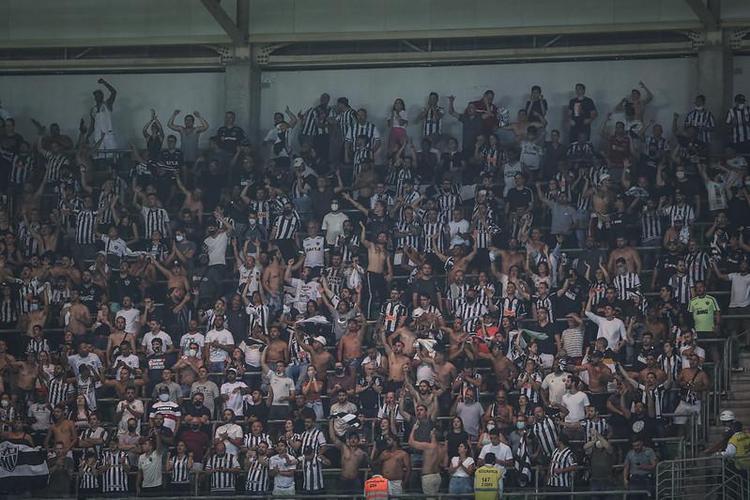 Torcida do Atlético na partida contra o Palmeiras, no Allianz Parque, em São Paulo, pela 35ª rodada do Brasileiro