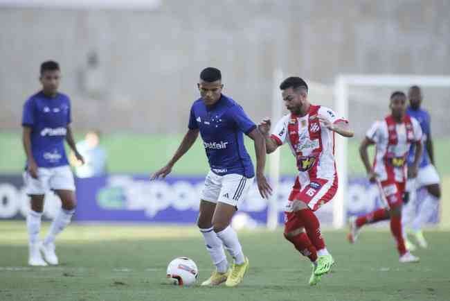 Cruzeiro 1 x 1 Democrata/SL. Jogo muito ruim e empate correspondente aos  dois times