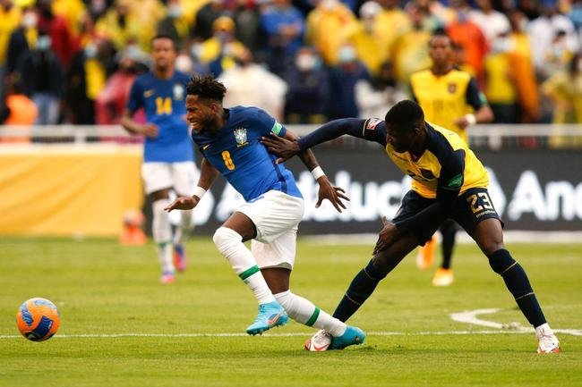 Brasil empatou com Equador em Quito, em jogo com arbitragem confusa 