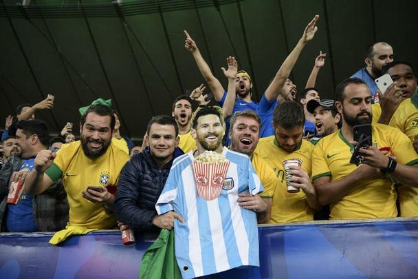 Seleção Brasileira derrota Peru por 3 a 1, conquista Copa América e ergue a taça no Maracanã; veja as fotos da festa do Brasil