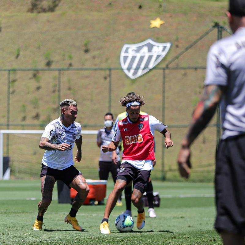 Atlético divulga fotos do novo uniforme de treino