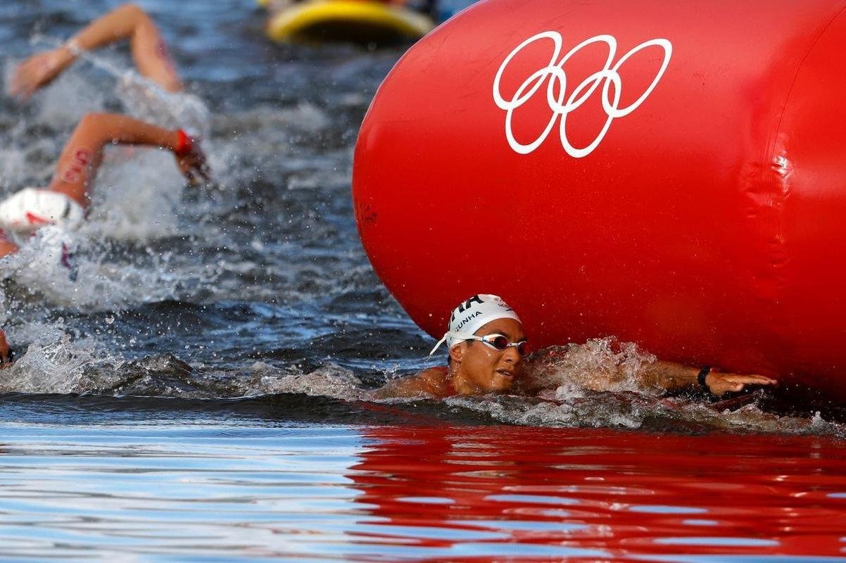 Ana Marcela Cunha fatura o ouro na prova de 10km da maratona aqutica em Tquio 