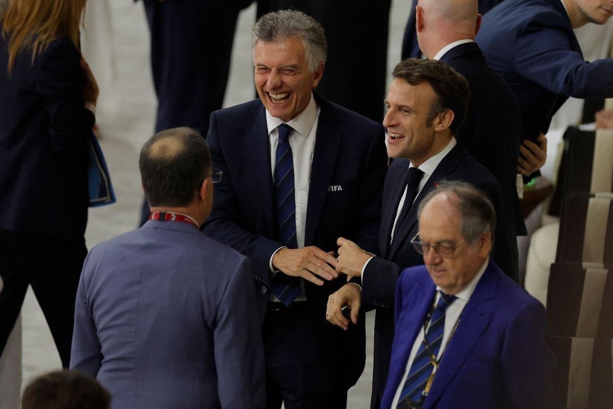 Emmanuel Macron, presidente da Frana, David Beckham, ex-jogador da Inglaterra, e Gianni Infantino, presidente da FIFA, estiveram no estdio para Frana x Marrocos