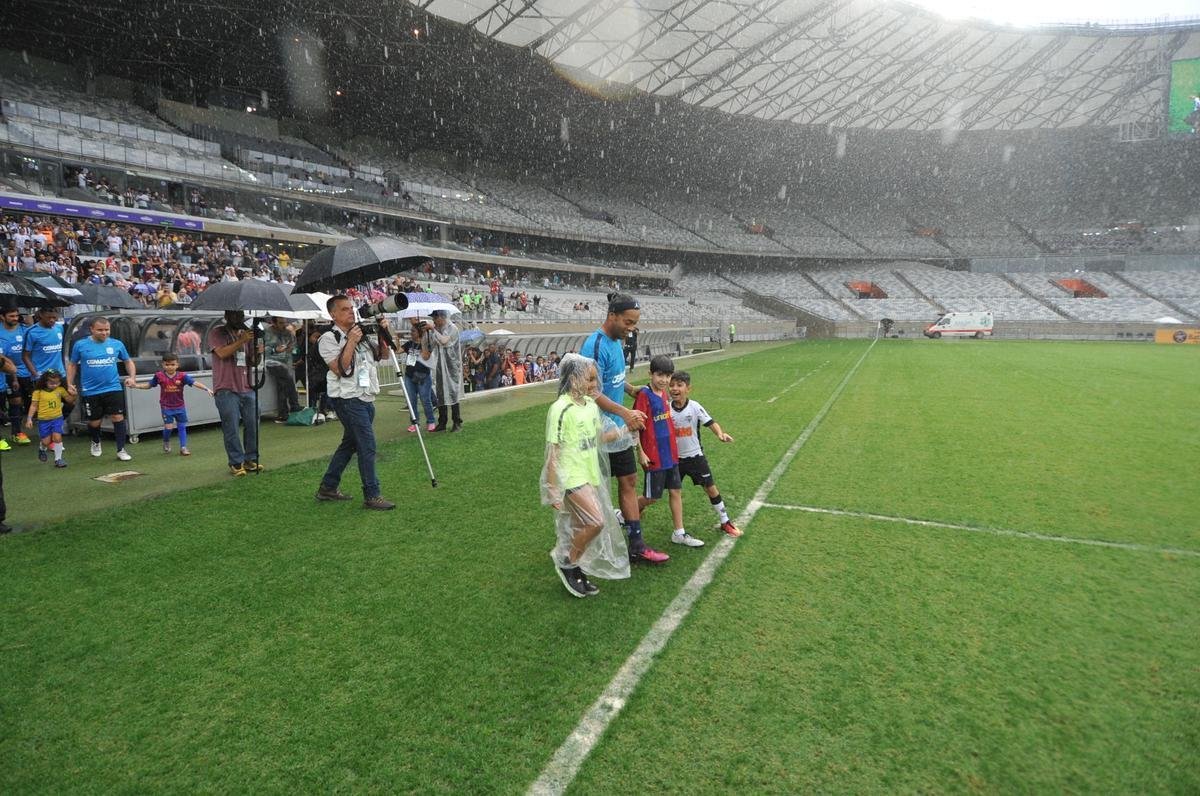 Fotos do 'Game of Dreams', jogo festivo dos Amigos do Ronaldinho contra os Amigos do Penta