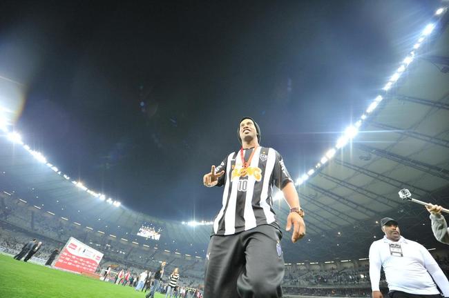 Ronaldinho pode ter feito, contra o Lans, na despedida da Recopa, o seu ltimo jogo pelo Atltico