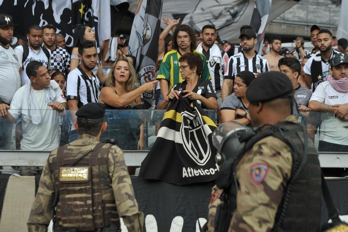 Fotos da torcida do Atltico durante o clssico contra o Cruzeiro