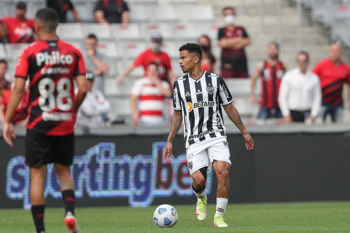 O Atltico visitou, nesta tera-feira (16), o Athletico-PR na Arena da Baixada, em Curitiba. O duelo foi vlido pela 33 rodada da Srie A do Campeonato Brasileiro.