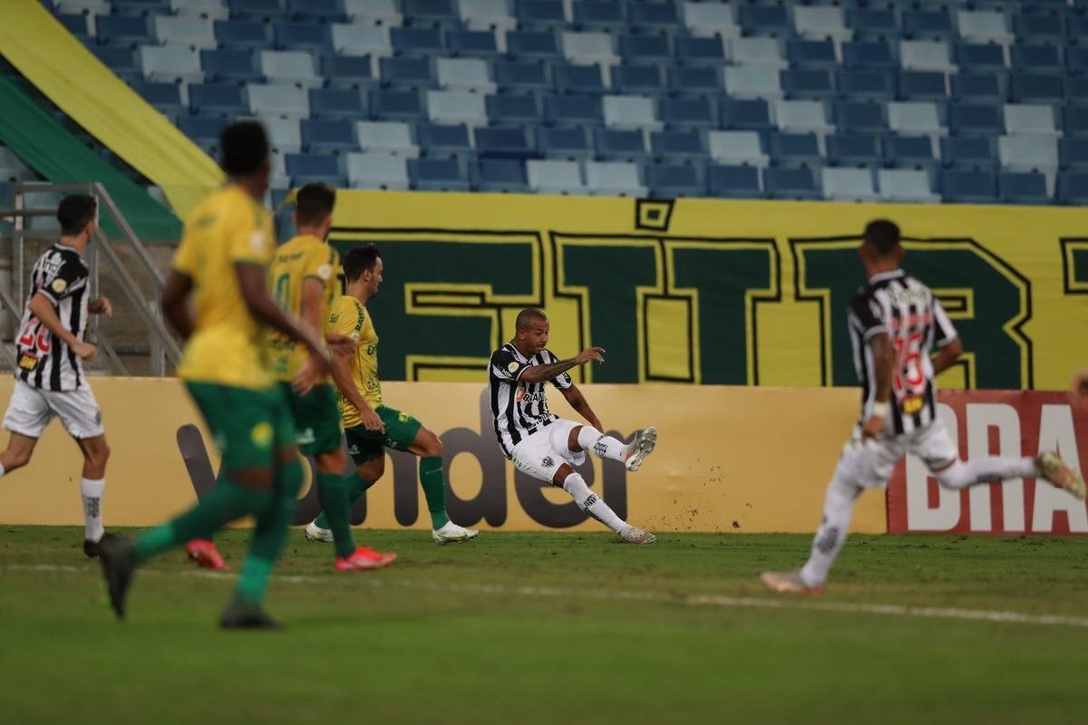 Cuiab e Atltico se enfrentaram pela nona rodada da Srie A do Campeonato Brasileiro