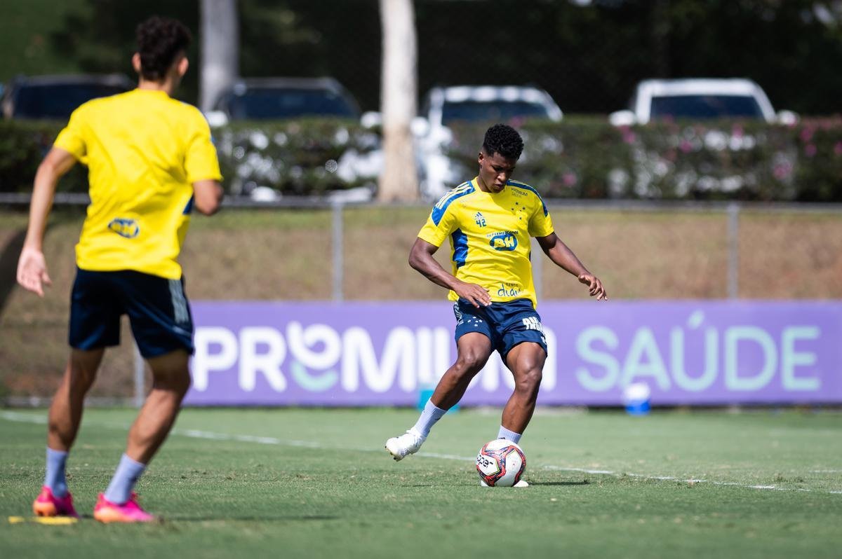 Cruzeiro precisa vencer o Amrica por dois gols de diferena para ir  final do Mineiro 