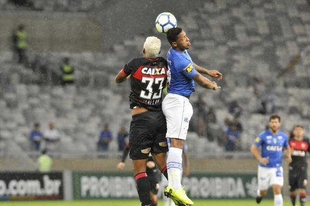 No segundo tempo, Fred marcou duas vezes e ampliou vantagem do Cruzeiro para 3 a 0
