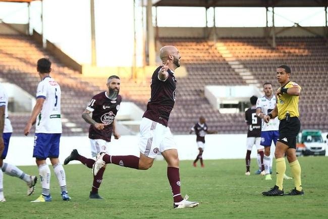 Ferroviria venceu com trs gols de Michel, dois de Welinton Torro (ex-Cruzeiro), um de Bruno Xavier, um de Tony (ex-Amrica) e um de Jhoninha