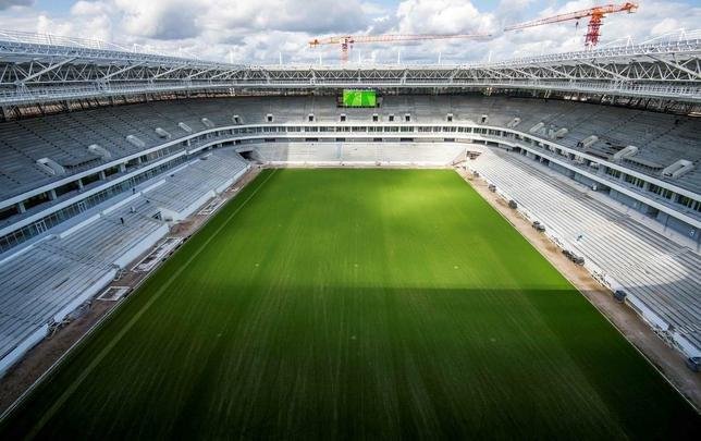 Fotos do Estádio Kaliningrado ainda durante a fase final das obras, quando estava sem as cadeiras azuis